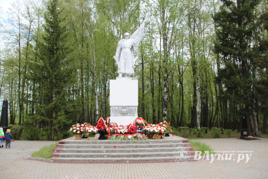 Великолучане почтили память героев Великой Отечественной (ФОТО)