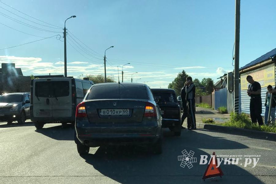 ДТП на ул. 3-й уд. Армии в Великих Луках (ФОТО)