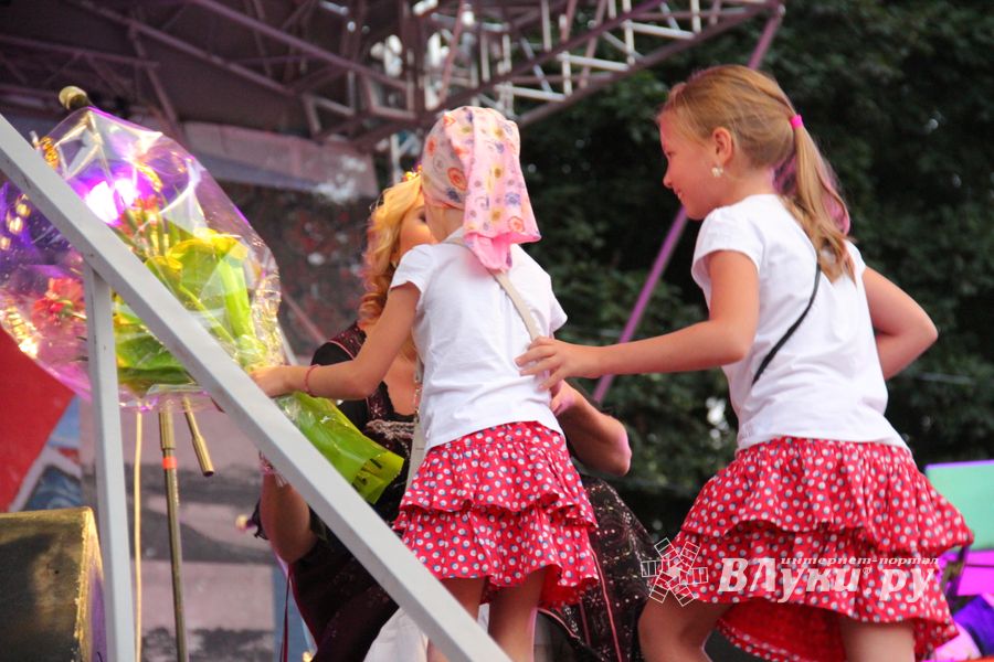 Людмила Чурсина и Пелагея поздравили Великие Луки с 850-летием (ФОТО)