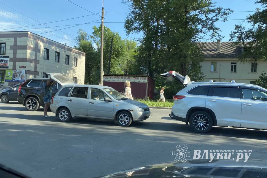 Из-за ДТП на проспекте Гагарина затруднено движение (ФОТО)