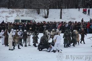 Реконструкция битвы за освобождение Великих Лук