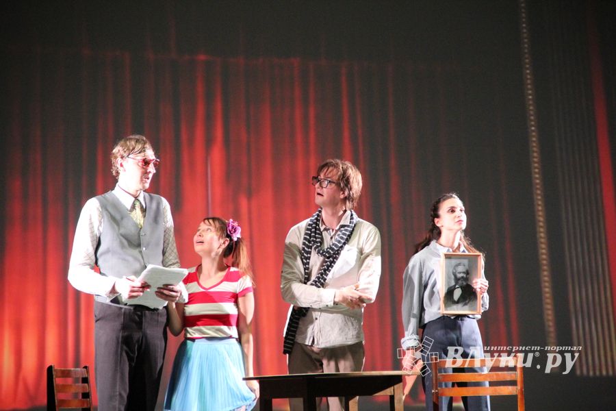 Нестандарт на сцене Великолукского драмтеатра