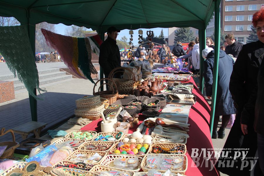 Универсальная торговая ярмарка «Весна-2015» прошла в Великих Луках (фото)