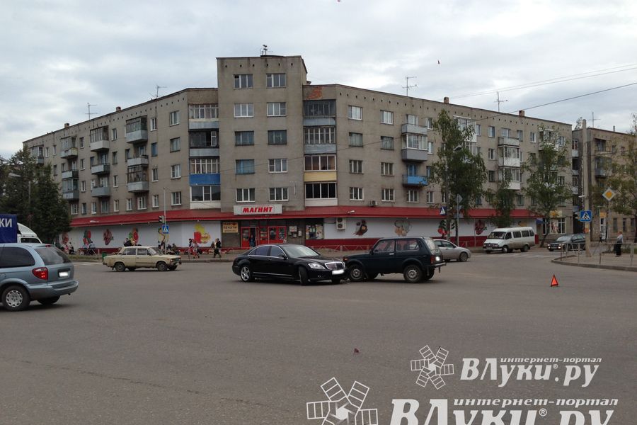 ДТП на проспекте Гагарина: не разошлись «Мерседес» и «Нива» (ФОТО)