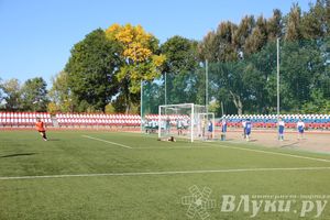 В Великих Луках стартовал открытый турнир по футболу