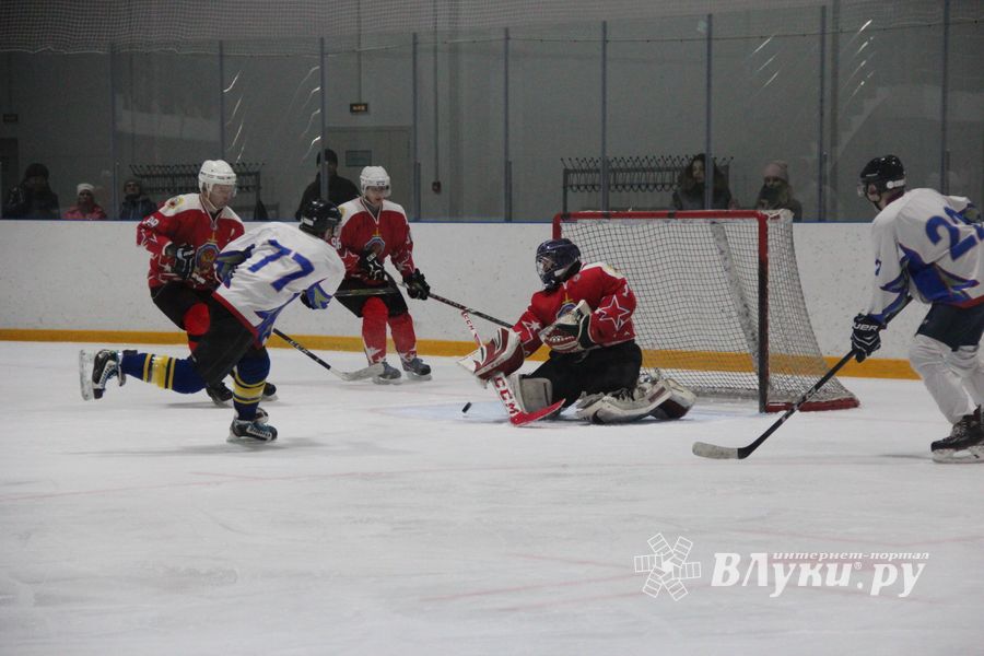Две победы у великолукских хоккейных команд (ФОТО)