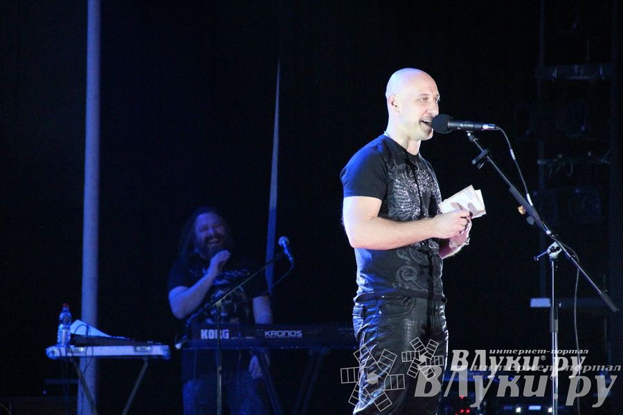 В Великих Луках состоялся концерт Дениса Майданова