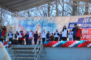 В Великих Луках празднуют День воссоединения Крыма с Россией (ФОТО)