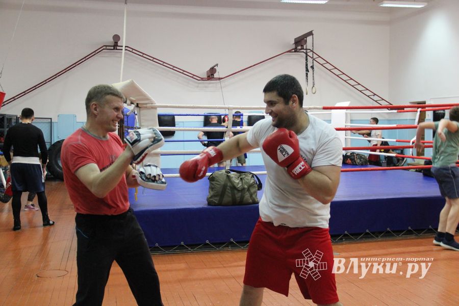 Боксёр Сергей Егоров стал временно баскетболистом (ФОТО)