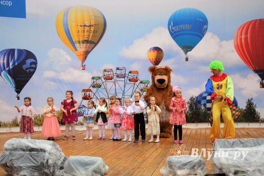 В Великих Луках День России отметили большим концертом (ФОТО)