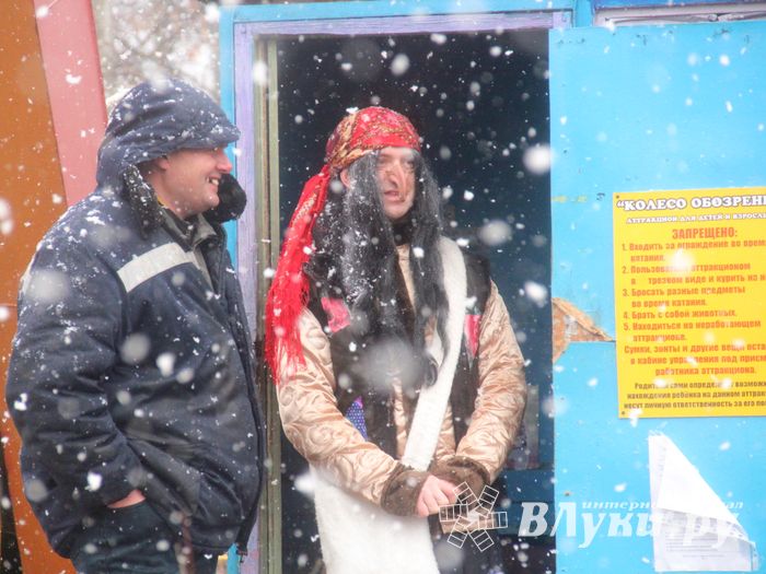 В Великих Луках сожгли Масленицу (фото)