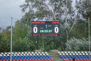 Матч ветеранов ФК «Спартак» и ветеранов великолукского футбола на «Экспрессе» (ФОТО)