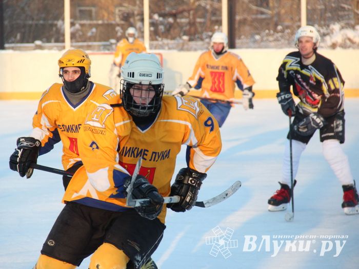 Великолукские хоккеисты разгромили гостей (фото)