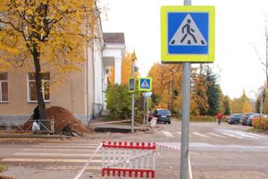 На ул. Тимирязева в Великих Луках идёт устранение «пробоя» (ФОТО)