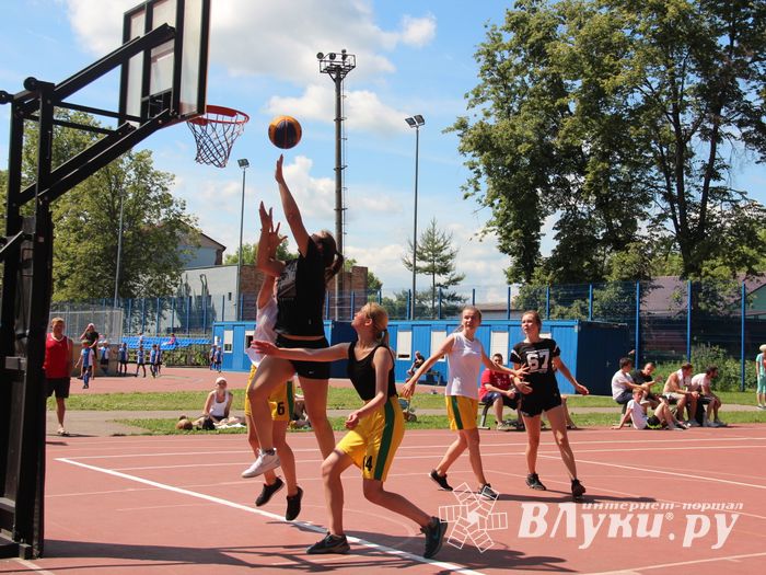 В Великих Луках прошёл Олимпийский День (ФОТО)