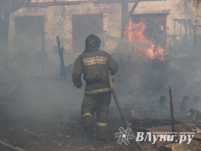 На пожаре в пр. Нелидовском ликвидировали открытое горение (ФОТО)