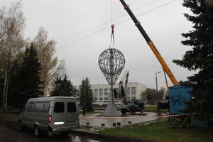 Знак воздухоплаванию устанавливают в Великих Луках (ФОТО)