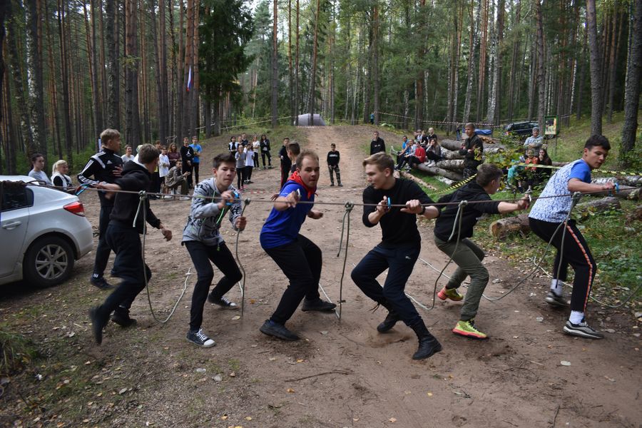 Великолукские школьники приняли участие в туристском слёте «Дорогу осилит идущий» (ФОТО)