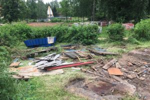 В Великих Луках убрали старое колесо обозрения (ФОТО)