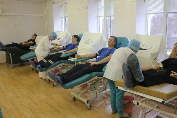 Псковские спасатели стали донорами крови (фото)