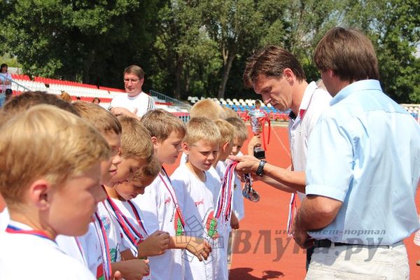 Юные футболисты из Калининграда стали победителями турнира «Локобол» в Великих Луках (фото)