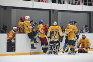 Два зоккейных матча прошли в Великих Луках в рамках Чемпионата города (ФОТО)