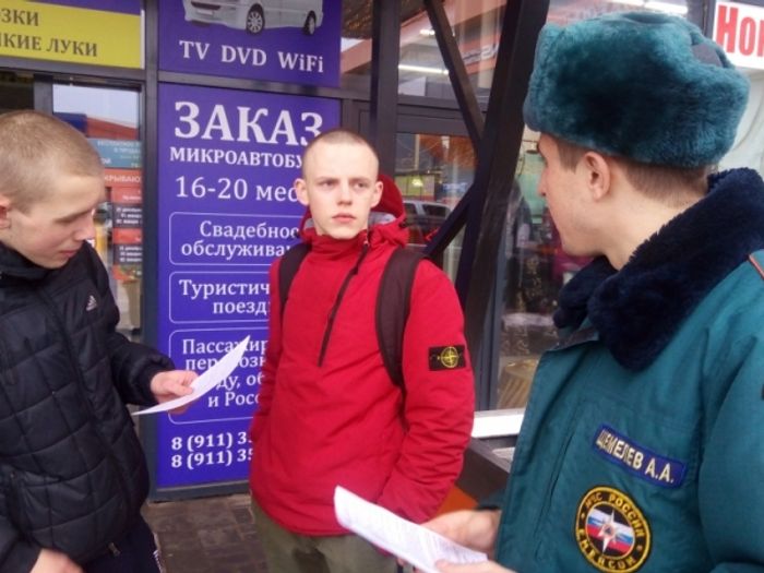 Великолучанам рассказали о «новогодних» мерах пожарной безопасности (ФОТО)