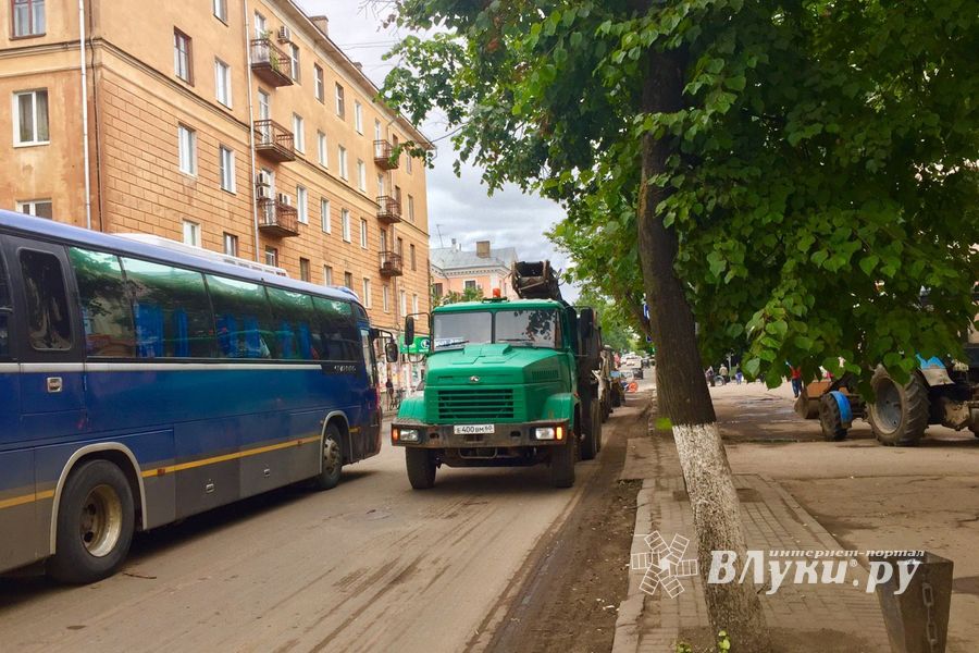 На проспекте Октябрьском — ремонт (ФОТО)