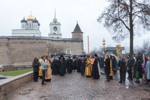 Жители Псковской области встретили ковчег со святыми мощами своего земляка князя Владимира (фото)