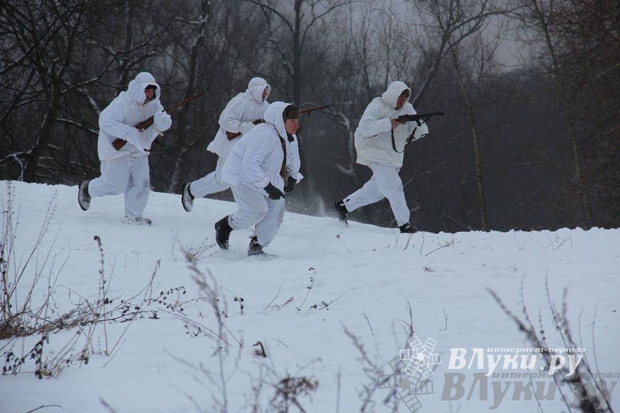 Реконструкция битвы за освобождение Великих Лук