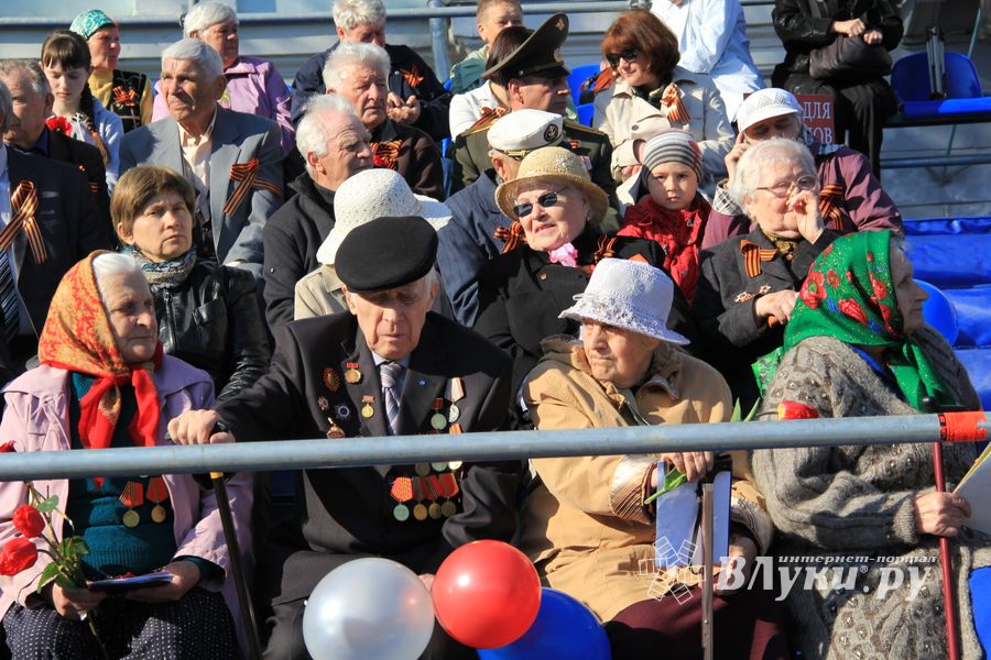 Великие Луки отмечают День Победы