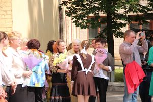 В Великих Луках прозвенели «последние» звонки (ФОТО)