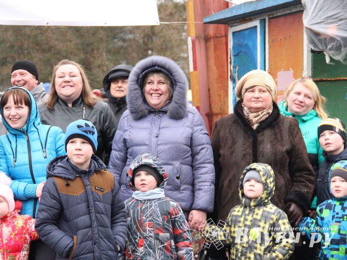 В Великих Луках сожгли Масленицу (фото)