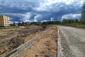 У новой школы на ул. Заслонова идёт ремонт дороги (ФОТО)