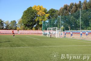 В Великих Луках стартовал открытый турнир по футболу