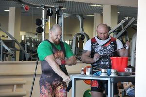 В Великих Луках состоялись Чемпионат и Первенство Псковской области по жиму штанги лежа (ФОТО)