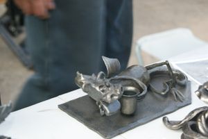 Псковский кузнечный двор на празднике Дня флага РФ в Великих Луках