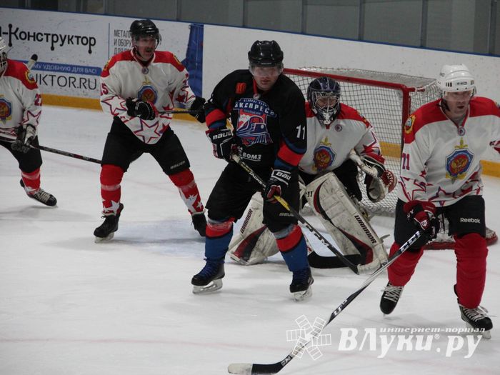 Матч НХЛ прошел в великолукском «Айсберге» (ФОТО)