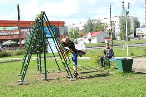 В сквере на Вокзальной обновилась детская площадка (ФОТО)