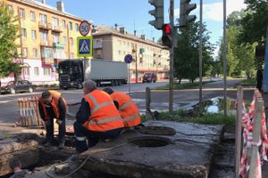 На Первомайской в Великих Луках ведутся ремонтные работы (ФОТО)