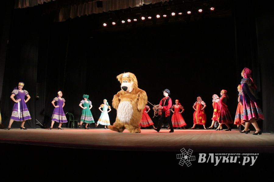 В Великих Луках играла гармонь (фото)