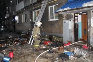 Фоторепортаж: пожар на Зверева в Великих Луках (ФОТО 18+)