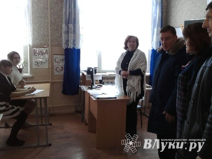 Андрей Турчак посетил школу №6 и угостился вкусными булочками (ФОТО)