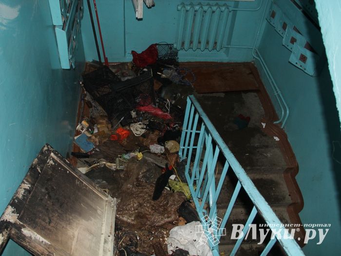 Фоторепортаж: пожар на Зверева в Великих Луках (ФОТО 18+)