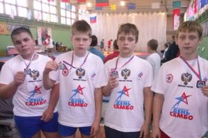 Юные великолучане привезли награды с соревнований по самбо (фото)