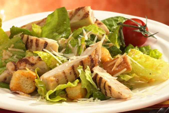 Давно известно: даме в праздник у плиты не место