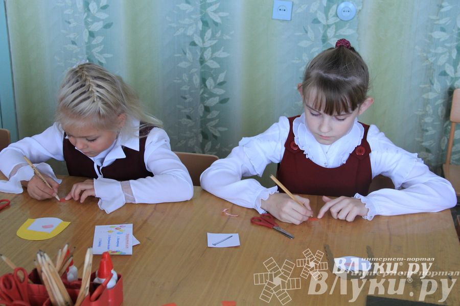 Великолукских лицеистов посвятили в «Маленькие мастера»