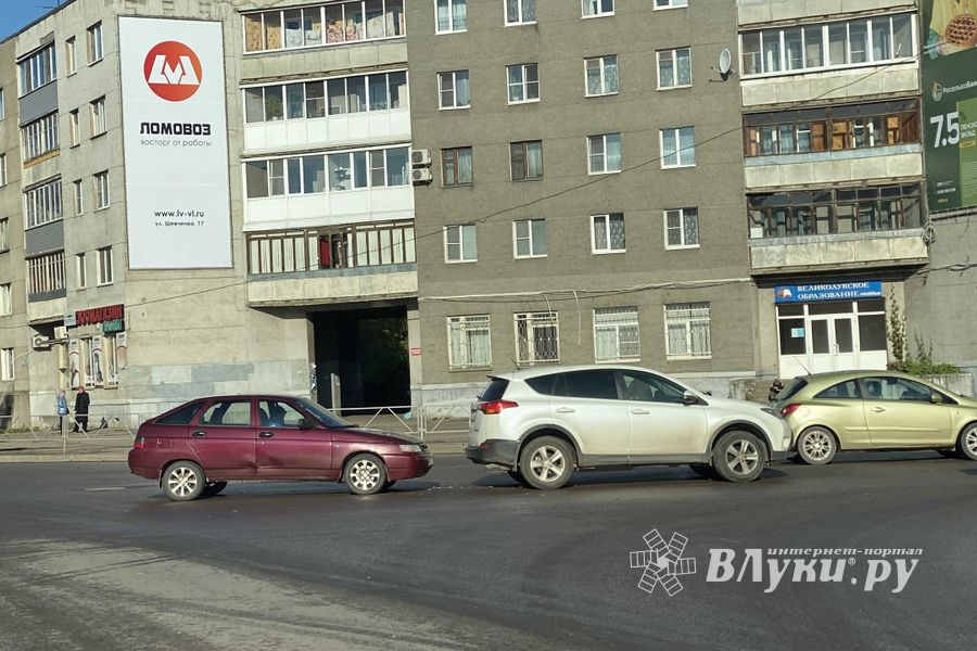 ДТП в районе Карцево затрудняет движение (ФОТО)