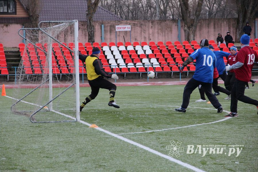 Боевая ничья в памятном футбольном матче (ФОТО)
