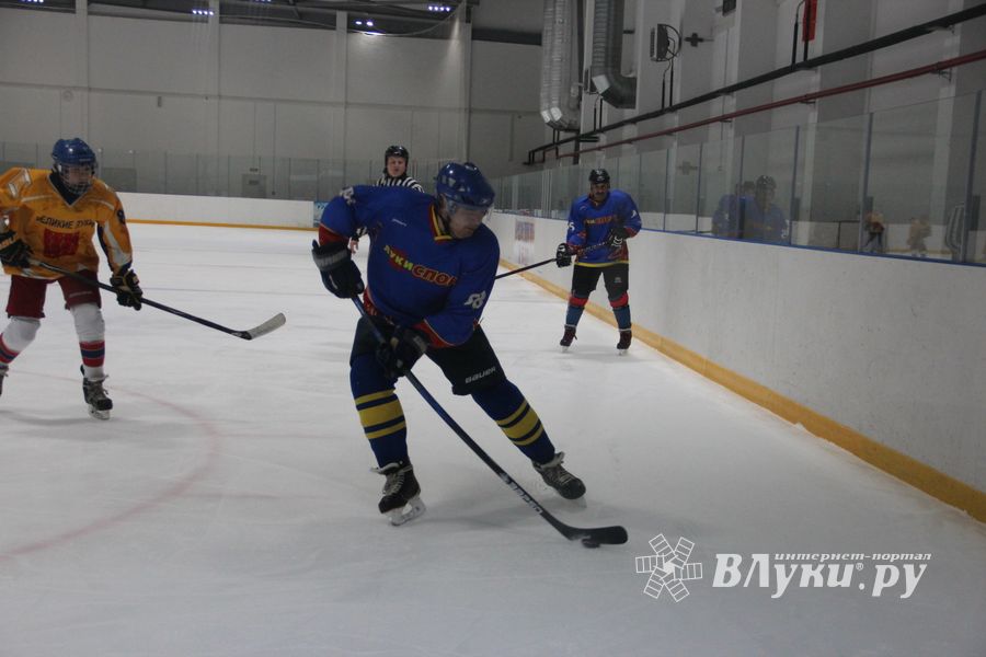 Великолукские хоккейные клубы провели матч в рамках чемпионата города (ФОТО)